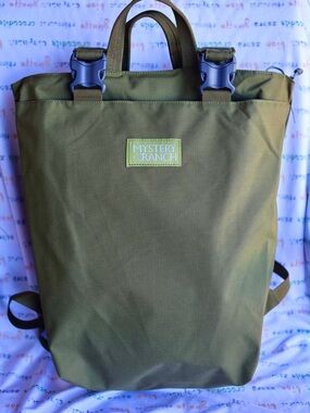 Mystery Ranch Market 22L Green Daypack Backpack Laptop Sleeve 3 Pockets Buckle